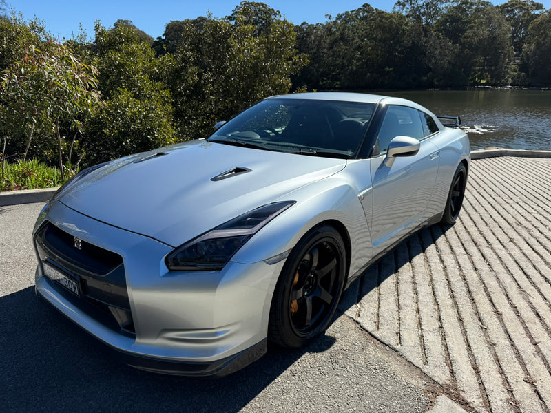 Nissan R35 GT-R Premium, 107,xxxKM, Silver