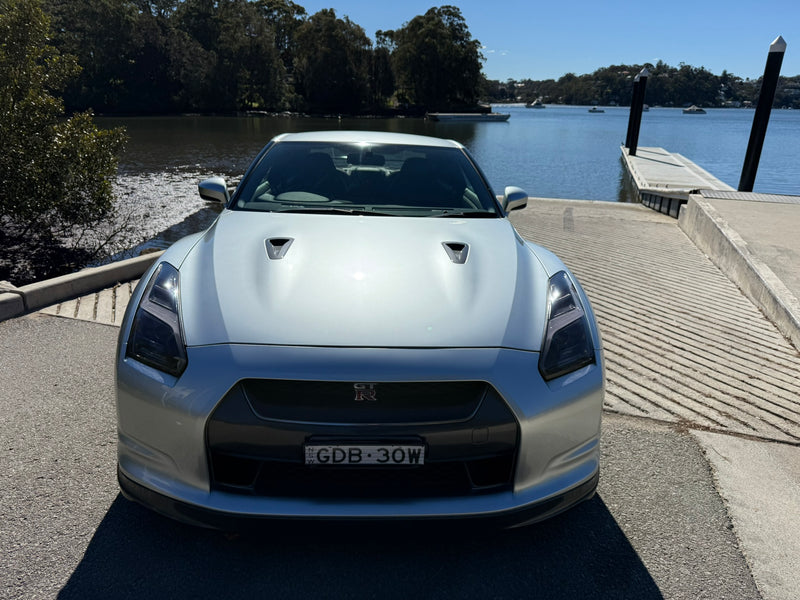 Nissan R35 GT-R Premium, 107,xxxKM, Silver