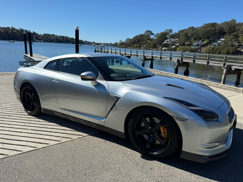 Nissan R35 GT-R Premium, 107,xxxKM, Silver