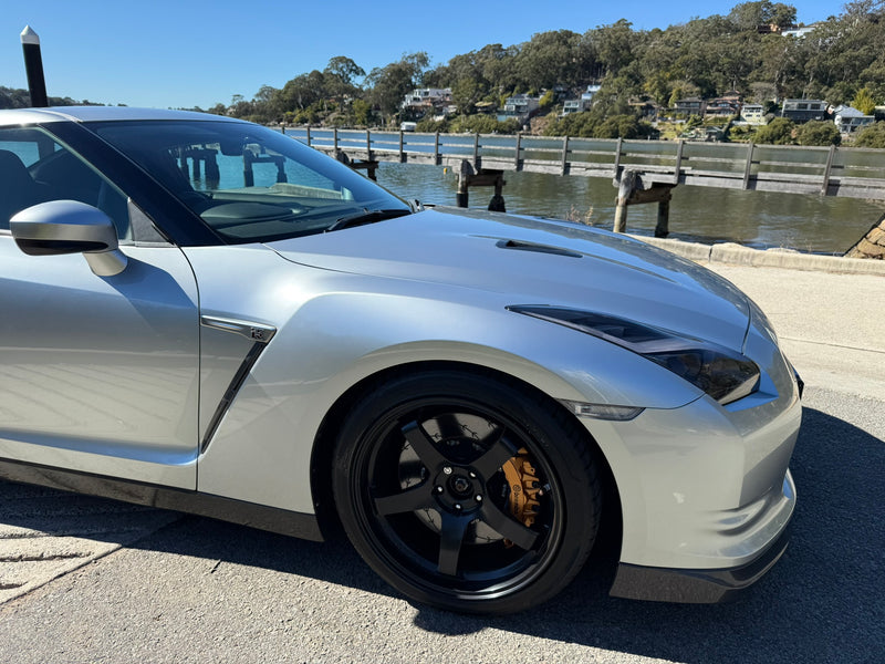 Nissan R35 GT-R Premium, 107,xxxKM, Silver