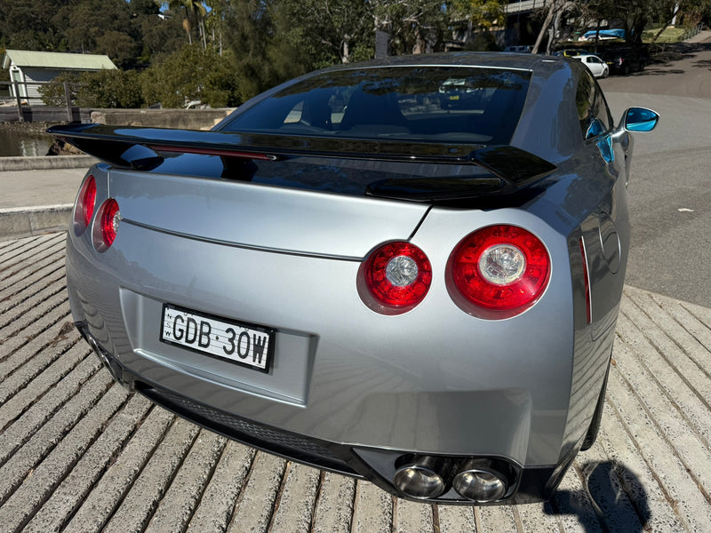 Nissan R35 GT-R Premium, 107,xxxKM, Silver