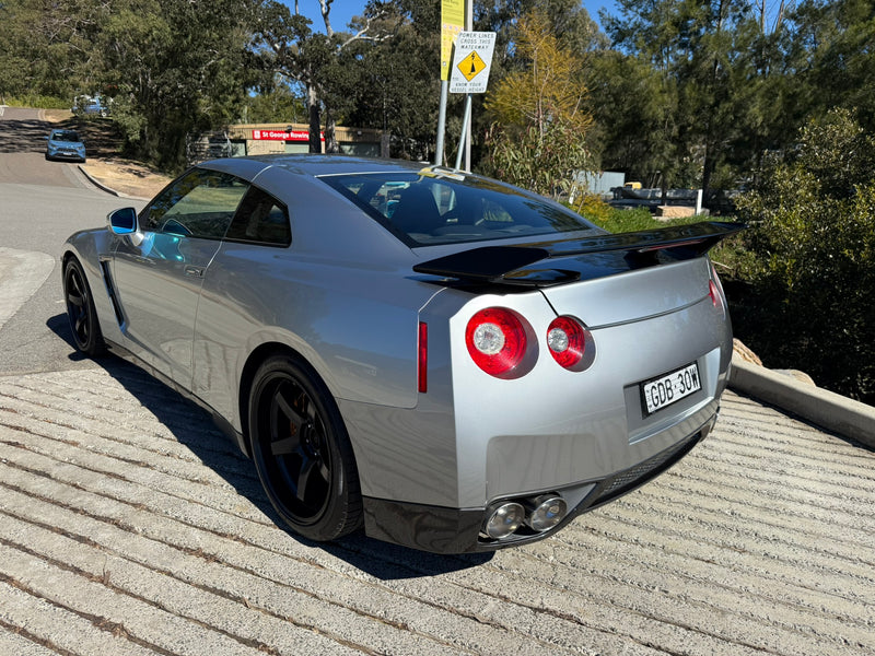 Nissan R35 GT-R Premium, 107,xxxKM, Silver