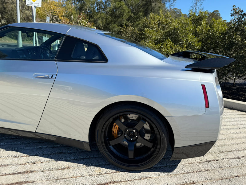 Nissan R35 GT-R Premium, 107,xxxKM, Silver