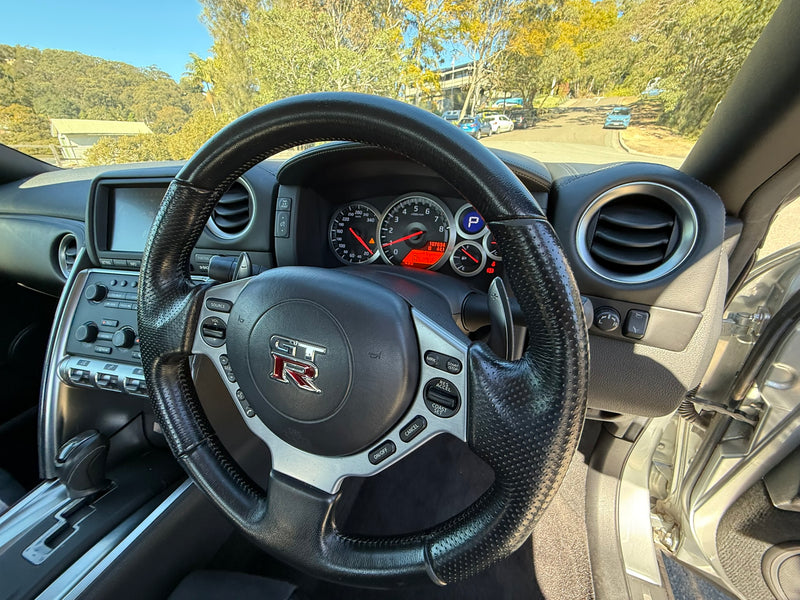 Nissan R35 GT-R Premium, 107,xxxKM, Silver